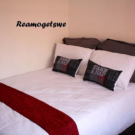 Reamogetswe Bed And Breakfast Rustenburg Esterno foto